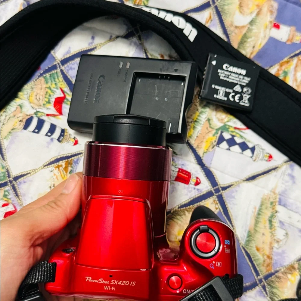 Canon PowerShot SX420 IS in Bold Red